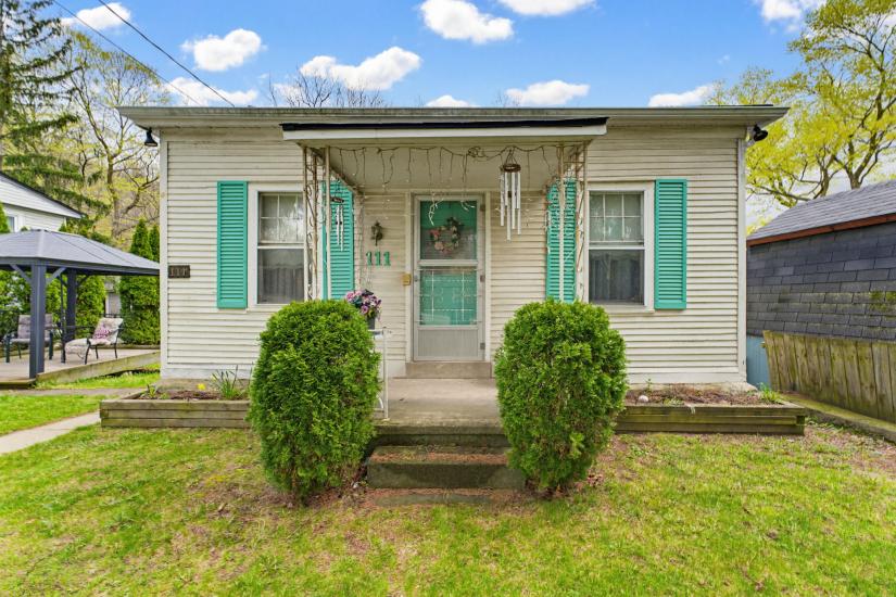 Property listing for 111 Sydenham St., Dundas, ON