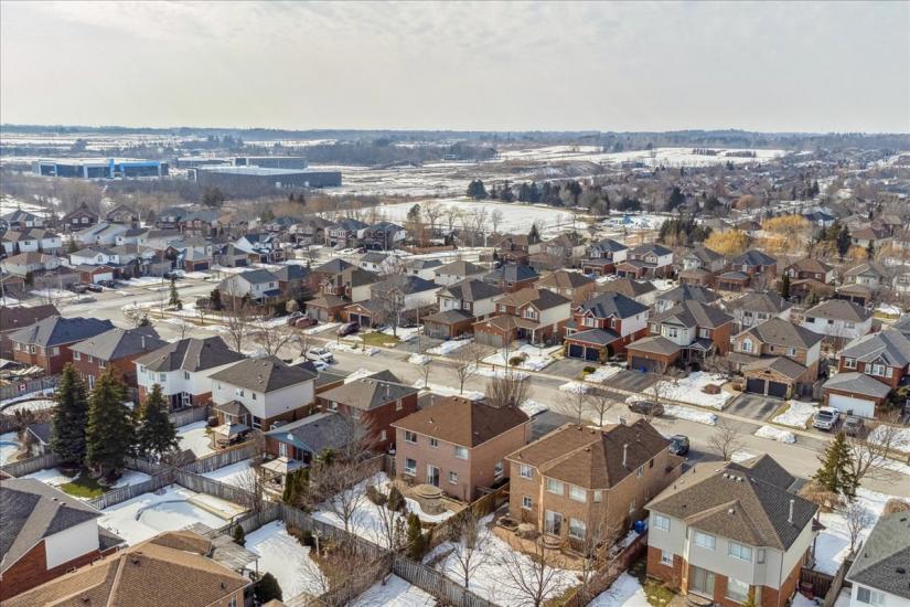 Property listing for 16 Fenwick Place, Waterdown, ON