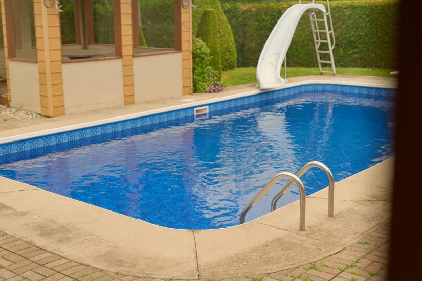 Property listing for 348 Shaver Rd., Ancaster, ON