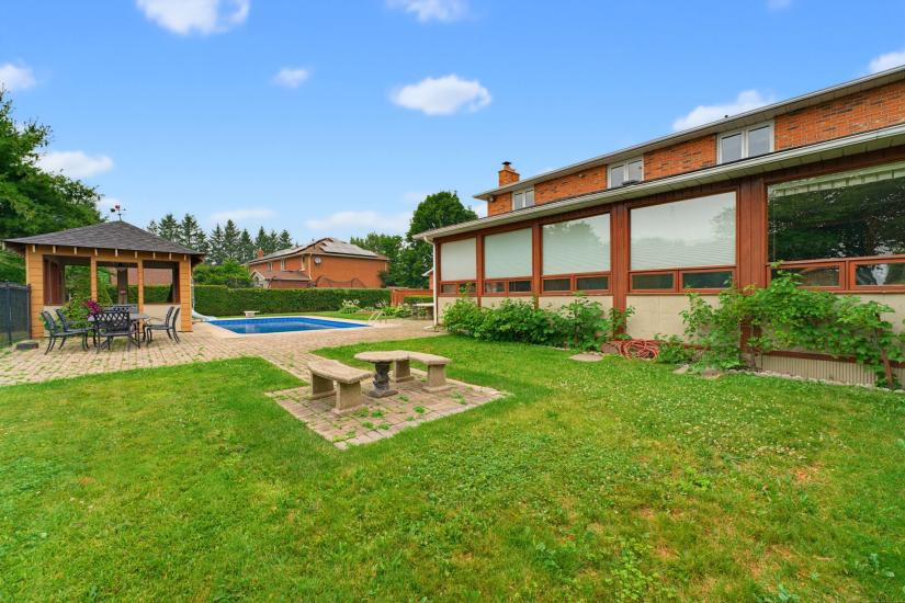 Property listing for 348 Shaver Rd., Ancaster, ON