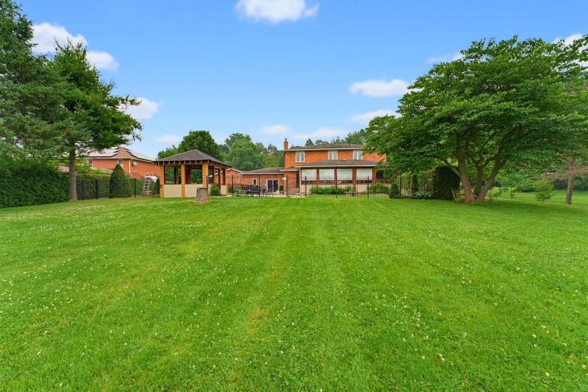 Property listing for 348 Shaver Rd., Ancaster, ON