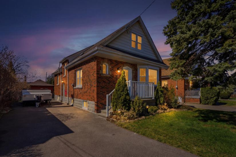 Property listing for 26 Isabel Ave., Hamilton, ON