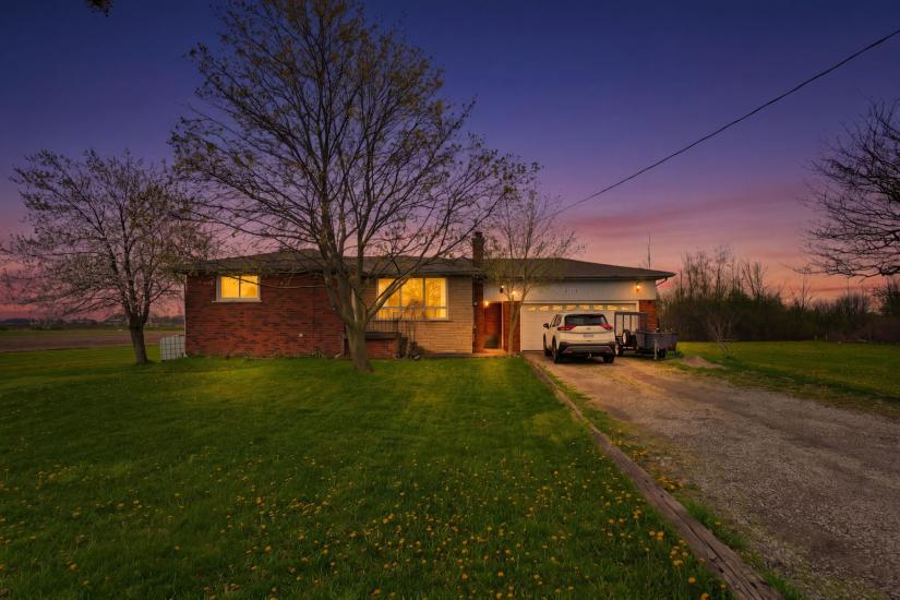 Property listing for 516 Mud St. E., Stoney Creek, ON