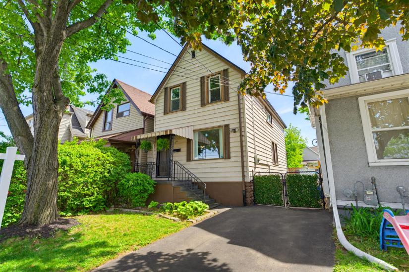 Property listing for 124 Campbell Ave., Hamilton, ON