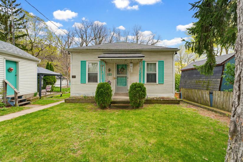 Property listing for 111 Sydenham St., Dundas, ON