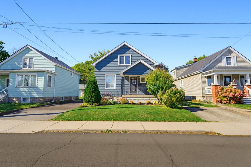 Property listing for 206 Craigroyston Rd., Hamilton, ON