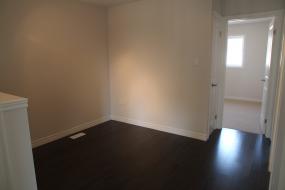 Property listing for 17 Beau Chatel Lane, Grimsby, ON