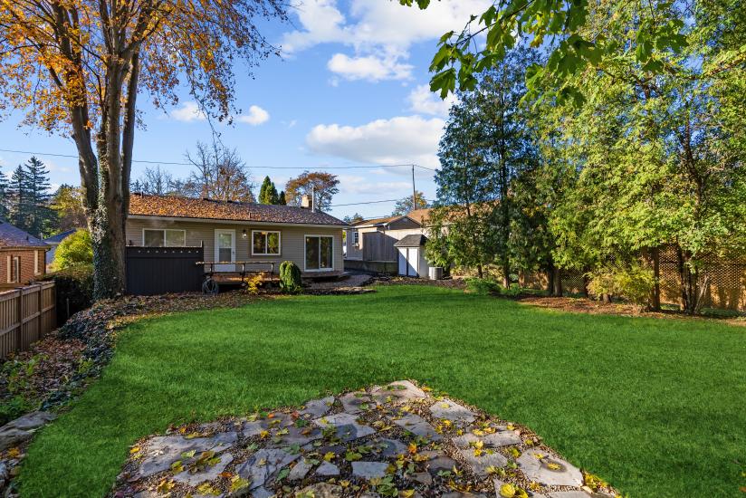 Property listing for 23 Lorne Ave., Ancaster, ON