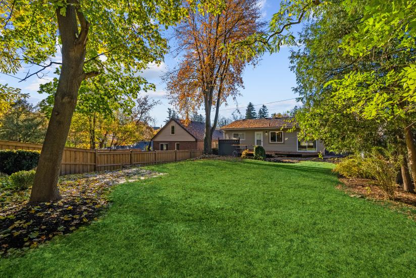 Property listing for 23 Lorne Ave., Ancaster, ON