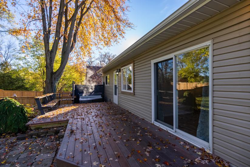 Property listing for 23 Lorne Ave., Ancaster, ON