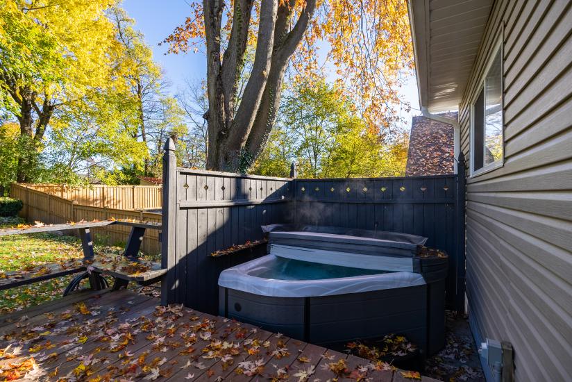 Property listing for 23 Lorne Ave., Ancaster, ON
