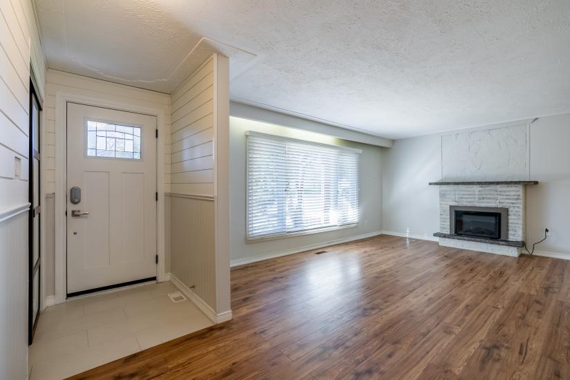 Property listing for 23 Lorne Ave., Ancaster, ON