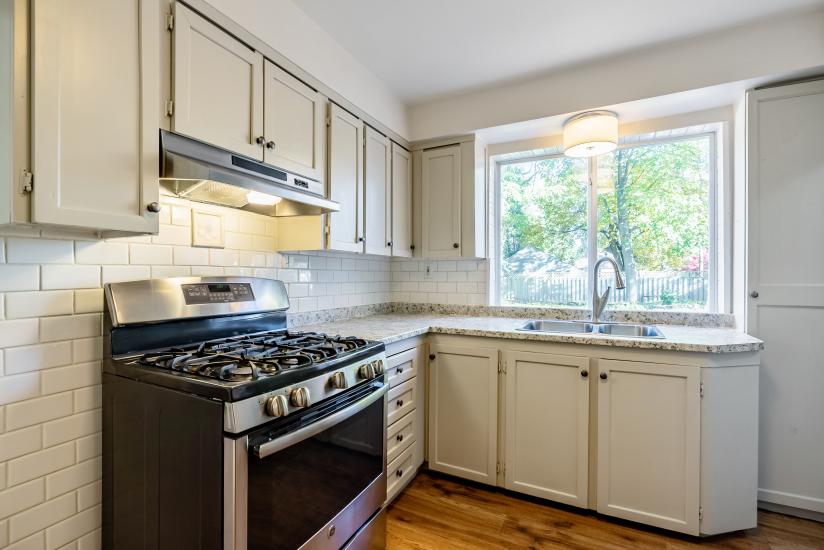 Property listing for 23 Lorne Ave., Ancaster, ON