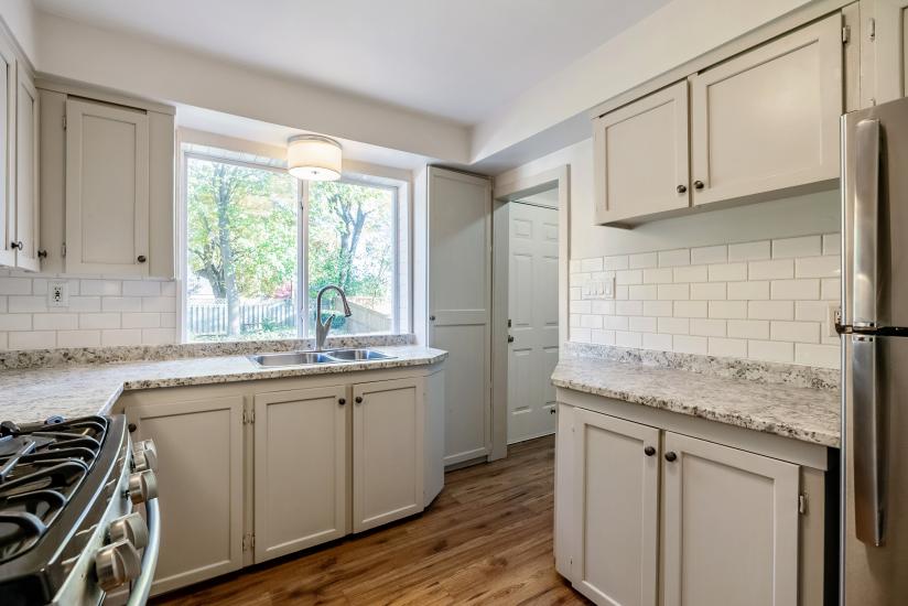 Property listing for 23 Lorne Ave., Ancaster, ON
