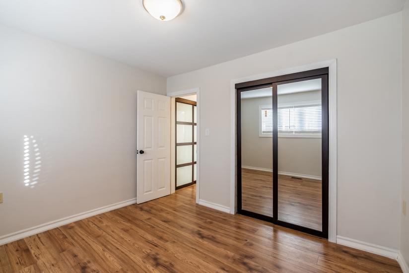Property listing for 23 Lorne Ave., Ancaster, ON