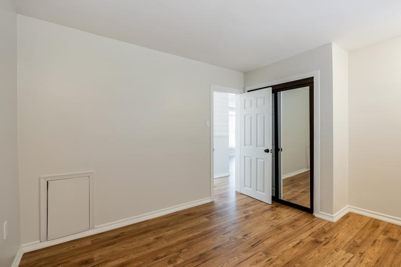 Property listing for 23 Lorne Ave., Ancaster, ON