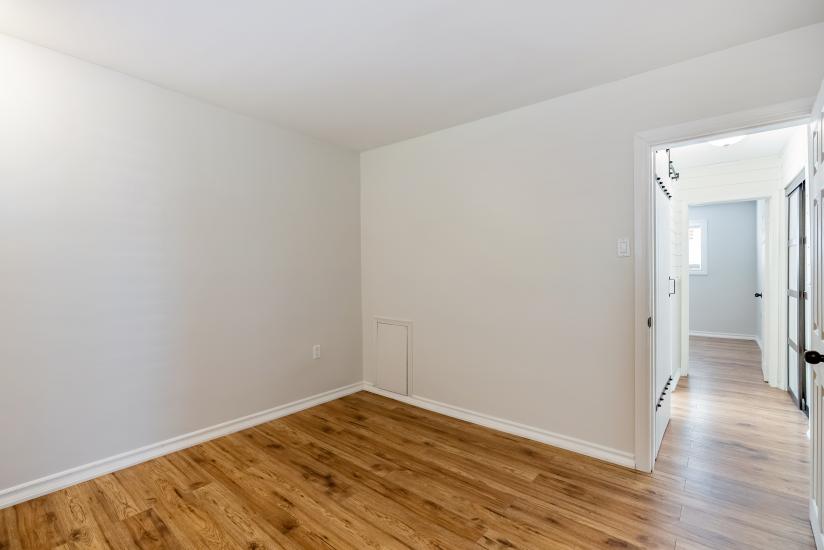 Property listing for 23 Lorne Ave., Ancaster, ON