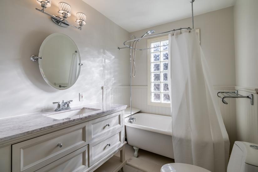 Property listing for 23 Lorne Ave., Ancaster, ON