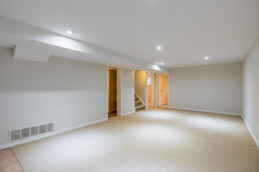 Property listing for 23 Lorne Ave., Ancaster, ON