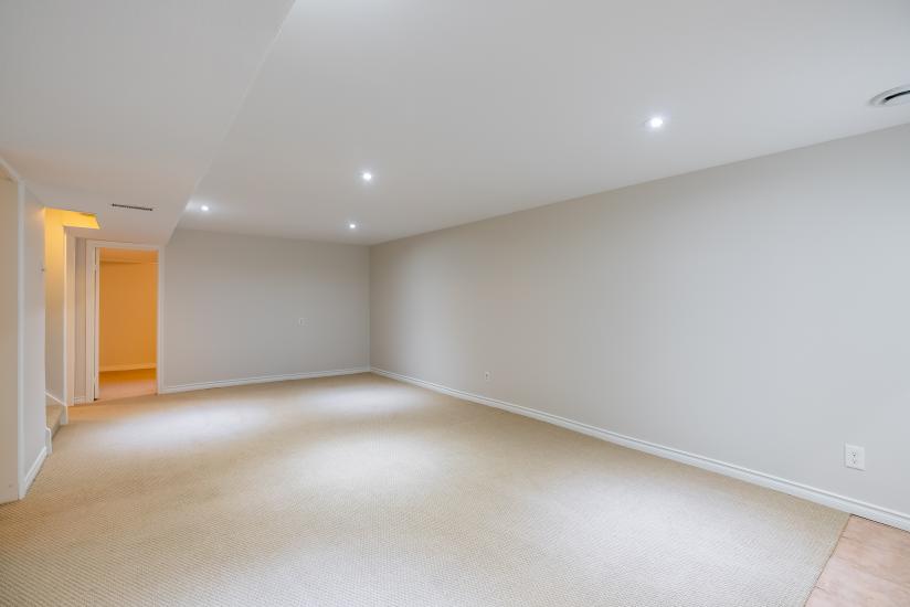 Property listing for 23 Lorne Ave., Ancaster, ON