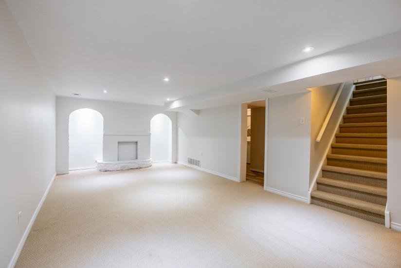 Property listing for 23 Lorne Ave., Ancaster, ON