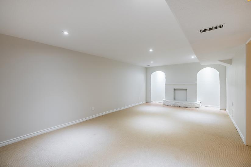 Property listing for 23 Lorne Ave., Ancaster, ON