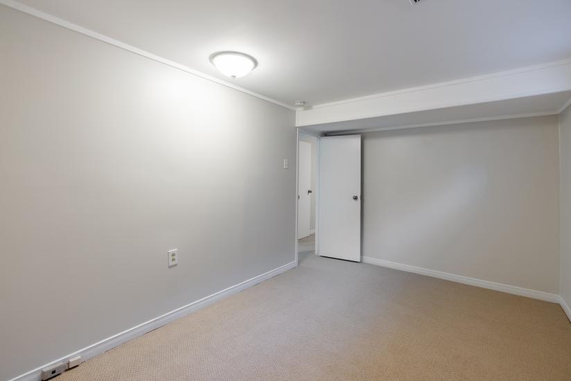 Property listing for 23 Lorne Ave., Ancaster, ON
