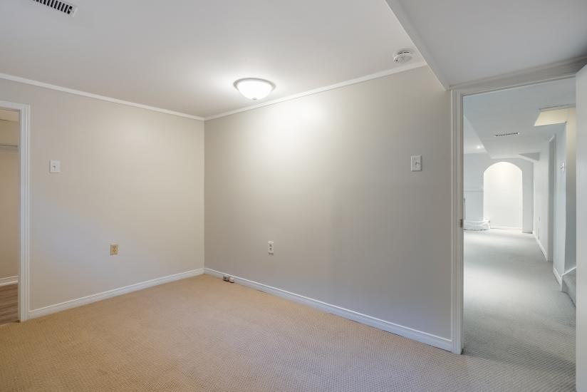 Property listing for 23 Lorne Ave., Ancaster, ON