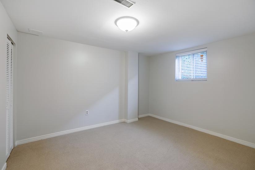 Property listing for 23 Lorne Ave., Ancaster, ON