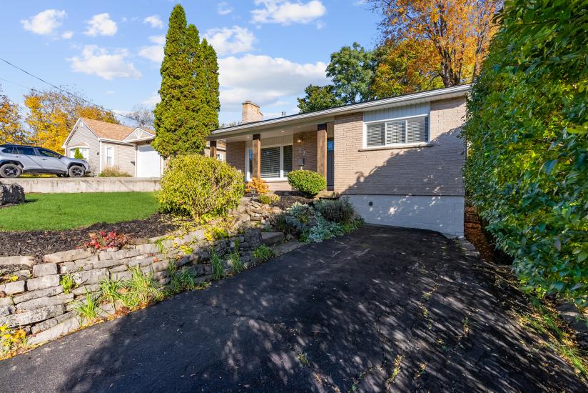 Property listing for 23 Lorne Ave., Ancaster, ON