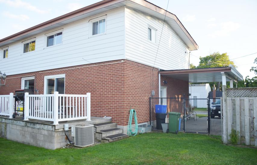 Property listing for 108 Mountain Ave. N., Stoney Creek, ON