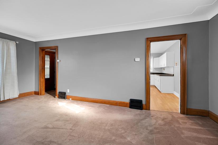 Property listing for #M-21 Tuxedo Ave. S., Hamilton, ON