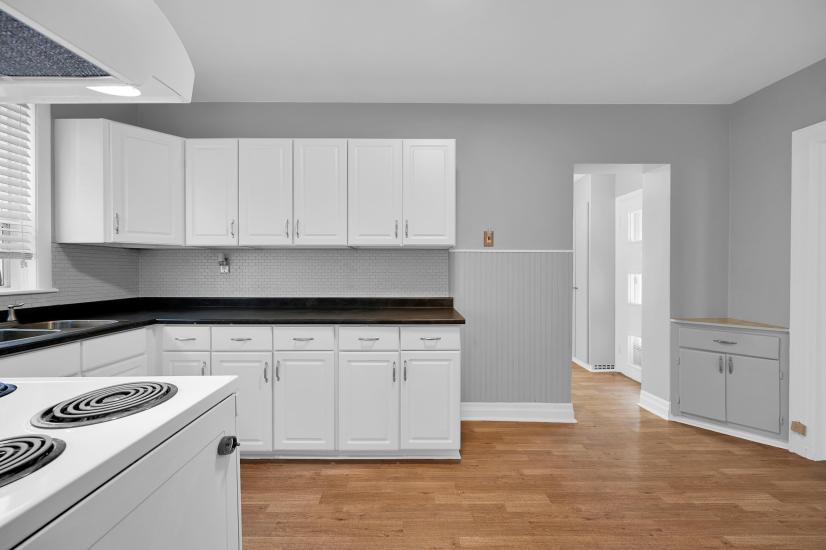 Property listing for #M-21 Tuxedo Ave. S., Hamilton, ON