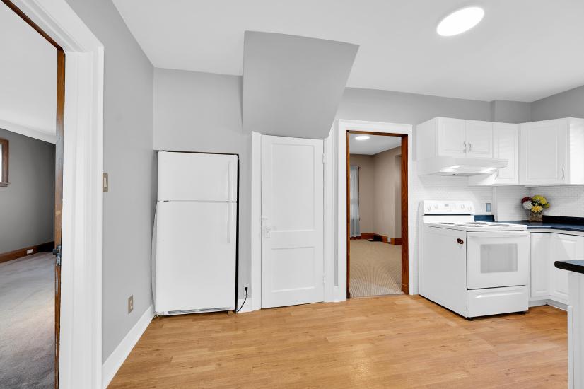 Property listing for #M-21 Tuxedo Ave. S., Hamilton, ON