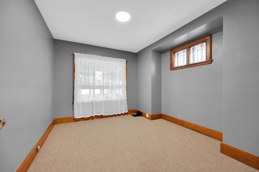 Property listing for #M-21 Tuxedo Ave. S., Hamilton, ON