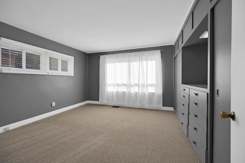 Property listing for #M-21 Tuxedo Ave. S., Hamilton, ON