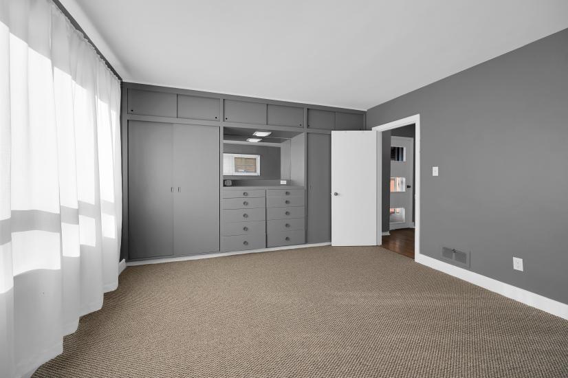 Property listing for #M-21 Tuxedo Ave. S., Hamilton, ON