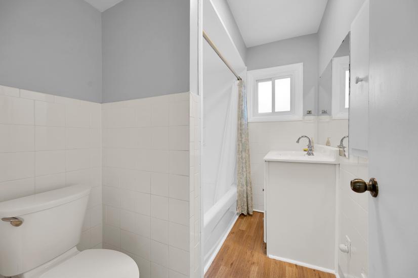 Property listing for #M-21 Tuxedo Ave. S., Hamilton, ON