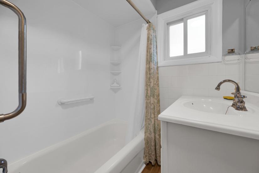 Property listing for #M-21 Tuxedo Ave. S., Hamilton, ON