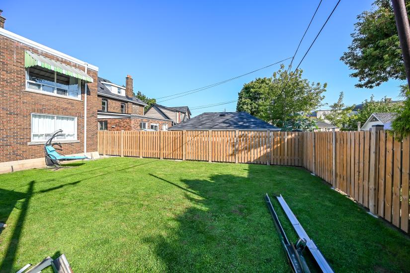 Property listing for #M-21 Tuxedo Ave. S., Hamilton, ON