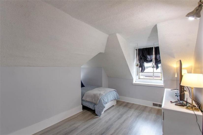 Property listing for #2-93 Grant Ave., Hamilton, ON