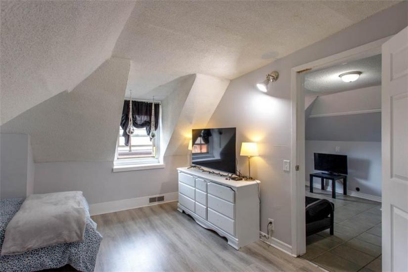 Property listing for #2-93 Grant Ave., Hamilton, ON