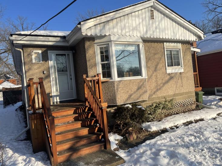 Property listing for 15 Dundas St, Dundas, ON