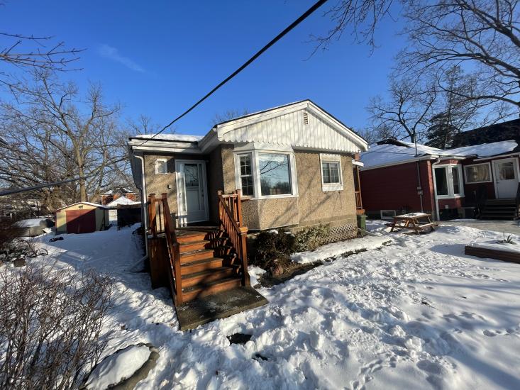 Property listing for 15 Dundas St, Dundas, ON