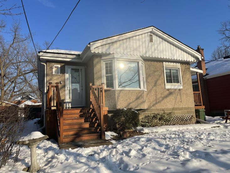 Property listing for 15 Dundas St, Dundas, ON