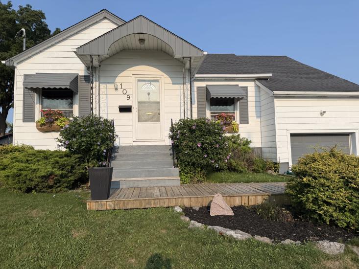 Property listing for 109 Linwood Ave., Port Colborne, ON