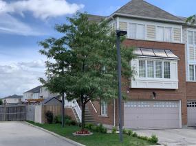 Property listing for #4-7 Sirente Dr., Hamilton, ON