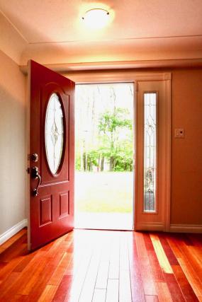 Property listing for 20 Brookside Ave., Ancaster, ON