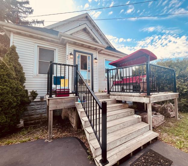 Property listing for 448 Upper Gage Ave., Hamilton, ON