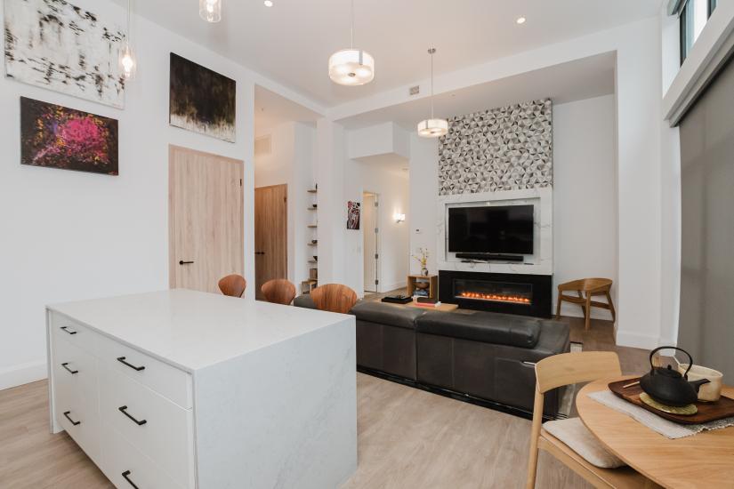 Property listing for #LPH13-118 King St. E., Hamilton, ON